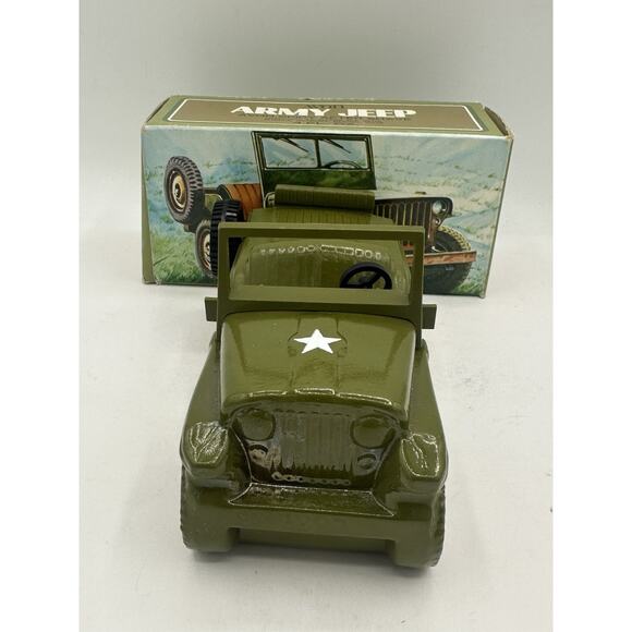 AVON Green Army Jeep Spicy Aftershave Decanter Full USA - Picture 2 of 5